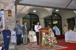 Delia prestigia homenagens à padroeira