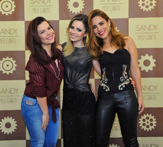Fernanda Souza, Sandy e Wanessa