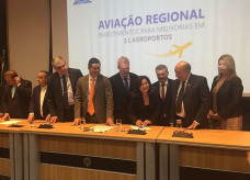 Prefeita Délia Razuk durante a cerimônia de assinatura do termo de compromisso, no Ministério dos Transportes, em Brasília, nesta terça