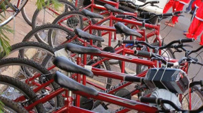 Passeio ciclístico reúne mais de 200 'papais noéis' em Catanduva