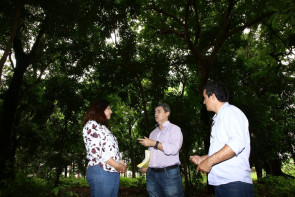 ​Semsur e Imam fazem a limpeza e revitalização da feira livre e do bosque