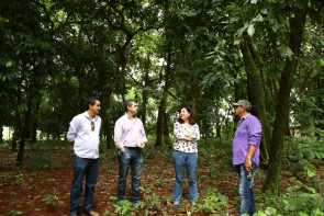 ​Semsur e Imam fazem a limpeza e revitalização da feira livre e do bosque