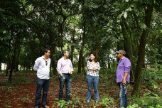 Prefeita e secretários estiveram na manhã desta quinta nas áreas da Feira Livre e do Bosque Municipal​