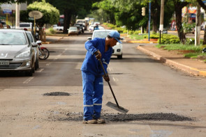 ​Semsur e Obras retomam tapa-buraco em várias regiões