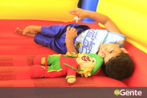 Ação voluntária realiza festinha de aniversário ao pequeno guerreiro Lelê