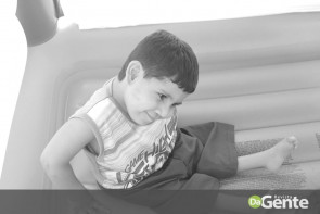 Ação voluntária realiza festinha de aniversário ao pequeno guerreiro Lelê