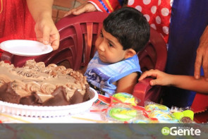 Ação voluntária realiza festinha de aniversário ao pequeno guerreiro Lelê