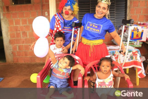 Ação voluntária realiza festinha de aniversário ao pequeno guerreiro Lelê