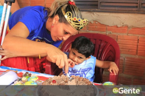 Ação voluntária realiza festinha de aniversário ao pequeno guerreiro Lelê