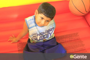 Ação voluntária realiza festinha de aniversário ao pequeno guerreiro Lelê