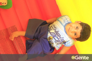 Ação voluntária realiza festinha de aniversário ao pequeno guerreiro Lelê