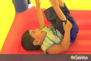 Ação voluntária realiza festinha de aniversário ao pequeno guerreiro Lelê