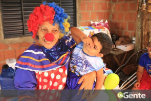 Ação voluntária realiza festinha de aniversário ao pequeno guerreiro Lelê