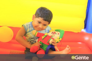Ação voluntária realiza festinha de aniversário ao pequeno guerreiro Lelê