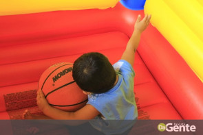 Ação voluntária realiza festinha de aniversário ao pequeno guerreiro Lelê