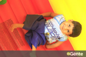 Ação voluntária realiza festinha de aniversário ao pequeno guerreiro Lelê