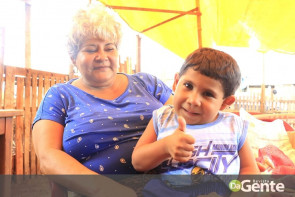 Ação voluntária realiza festinha de aniversário ao pequeno guerreiro Lelê