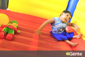 Ação voluntária realiza festinha de aniversário ao pequeno guerreiro Lelê