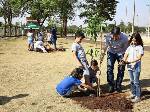 No Dia da Árvore, ano passado, Imam desenvolveu ação educativa com alunos e mudas foram plantadas no Parque Rego D'Água