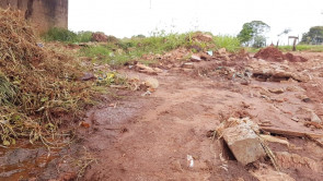 Abandono: Moradores do Argemiro Ortega e Bela Vista reclamam de água parada e rua intransitável na cidade