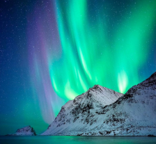 Fotógrafo pede a mão da  namorada no meio da Aurora Boreal