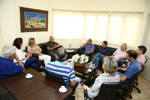 Délia discute com general, início  das obras de reforma do Aeroporto