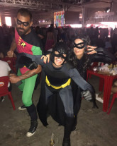 Fátima Bernardes e o namorado postam fotos usando fantasias