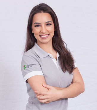 Clara Menegucci foi aprovada em 1º lugar em medicina na USP, entre cotistas de escola pública.
