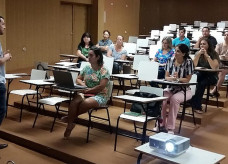 Servidores do Núcleo Pedagógico receberam treinamento na manhã desta terça-feira para acessar o planejamento escolar on-line   ​