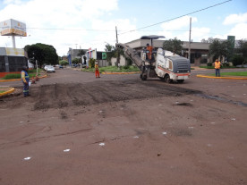 Délia vistoria inicio das obras de recapeamento da Marcelino Pires
