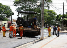 Obra de recapeamento na Marcelino Pires e Weimar Torres avançam em direção ao centro da cidade