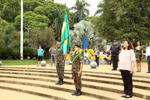 Prefeita Délia Razuk prestigiou solenidade de Dispensa de Incorporação, na manhã desta terça, na Praça Antônio João