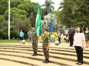 Prefeita Délia Razuk prestigiou solenidade de Dispensa de Incorporação, na manhã desta terça, na Praça Antônio João