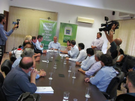 Délia assina contrato para  200 casas no Estrela Guaçu