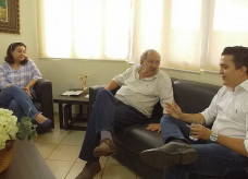 Prefeita Délia Razuk, secretário de Saúde Renato Vidigal e presidente da Funpema, Eduardo Marcondes esclarecem sobre atendimentos na Fundação    ​