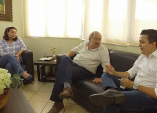 Prefeita Délia Razuk, secretário de Saúde Renato Vidigal e presidente da Funpema, Eduardo Marcondes esclarecem sobre atendimentos na Fundação 
