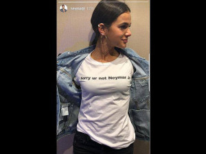 Neymar publicou no Instagram um stories com uma foto da atriz Bruna Marquezine usando uma camisa com os dizeres "Desculpe, mas você não é o Neymar", e parou a internet