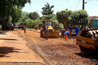 Trecho crítico da rua Antônio Elias, no Jardim Santa Maria, está dando lugar a um novo asfalto      ​