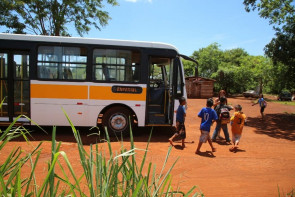 Transporte escolar da prefeitura atende quase  400 universitários da zona rural em Dourados