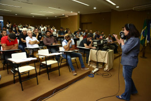 Délia buscará recursos para recuperar  toda a malha asfáltica de Dourados