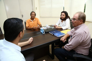 Prefeita Délia recebe Comissão e esclarece  diretrizes para contratação de professores