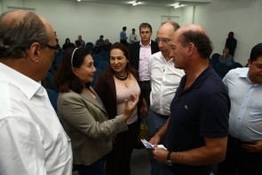 Em Ponta Porã Délia fala sobre porto  que será entregue hoje no Paraguai