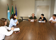 Secretário Tahan Mustafa e técnicos da Semop tratam com a prefeita Délia sobre o Plano de Saneamento