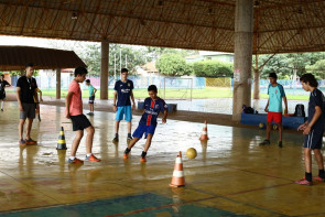Jorjão oferece aulas para turmas  de futebol, basquete e violão