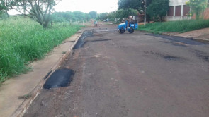 Prefeitura recupera trecho  da rua 20 de Dezembro