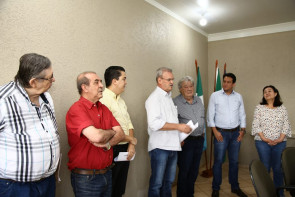 Prefeita Délia recebe Geraldo Resende no gabinete