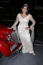 Mara Maravilha comemora seus 50 anos em grande estilo