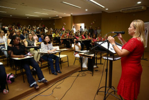 "Mulheres devem continuar sendo protagonistas de sua história e da de Dourados", destaca Délia Razuk