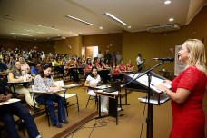 Sônia Pimentel, da Coordenadoria de Políticas para a Mulher, durante homenagens a familiares de doadores de órgãos, no Dia da Mulher