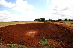 Prefeitura de Dourados recupera  estradas vicinais na área rural